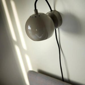 Frandsen - Aplique de pared "Ball", Benny Frandsen | Gris claro