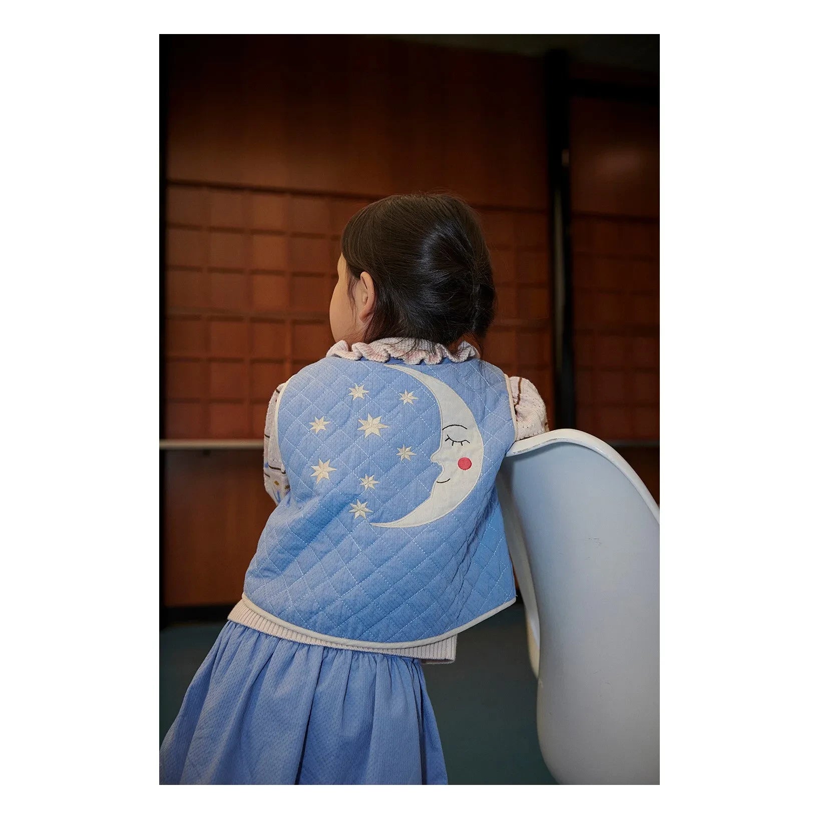 Copenhagen Colors - Chaleco acolchado sin mangas de algodón orgánico con bordado de luna | Azul claro