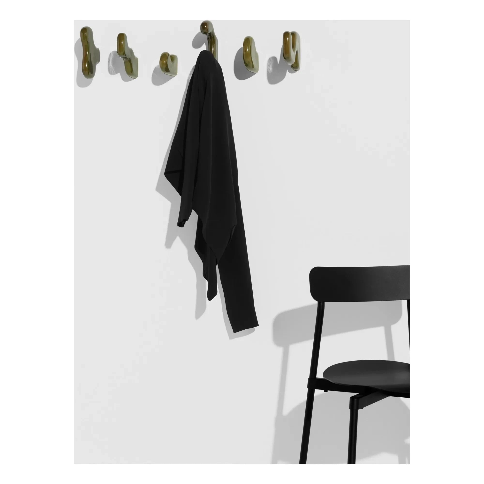 Petite friture - Ganchos de pared de cerámica Klump - Juego de 2 | Verde