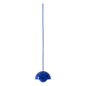 & Tradition - Lámpara colgante estampada Flowerpot VP10, Verner Panton | Kobalt