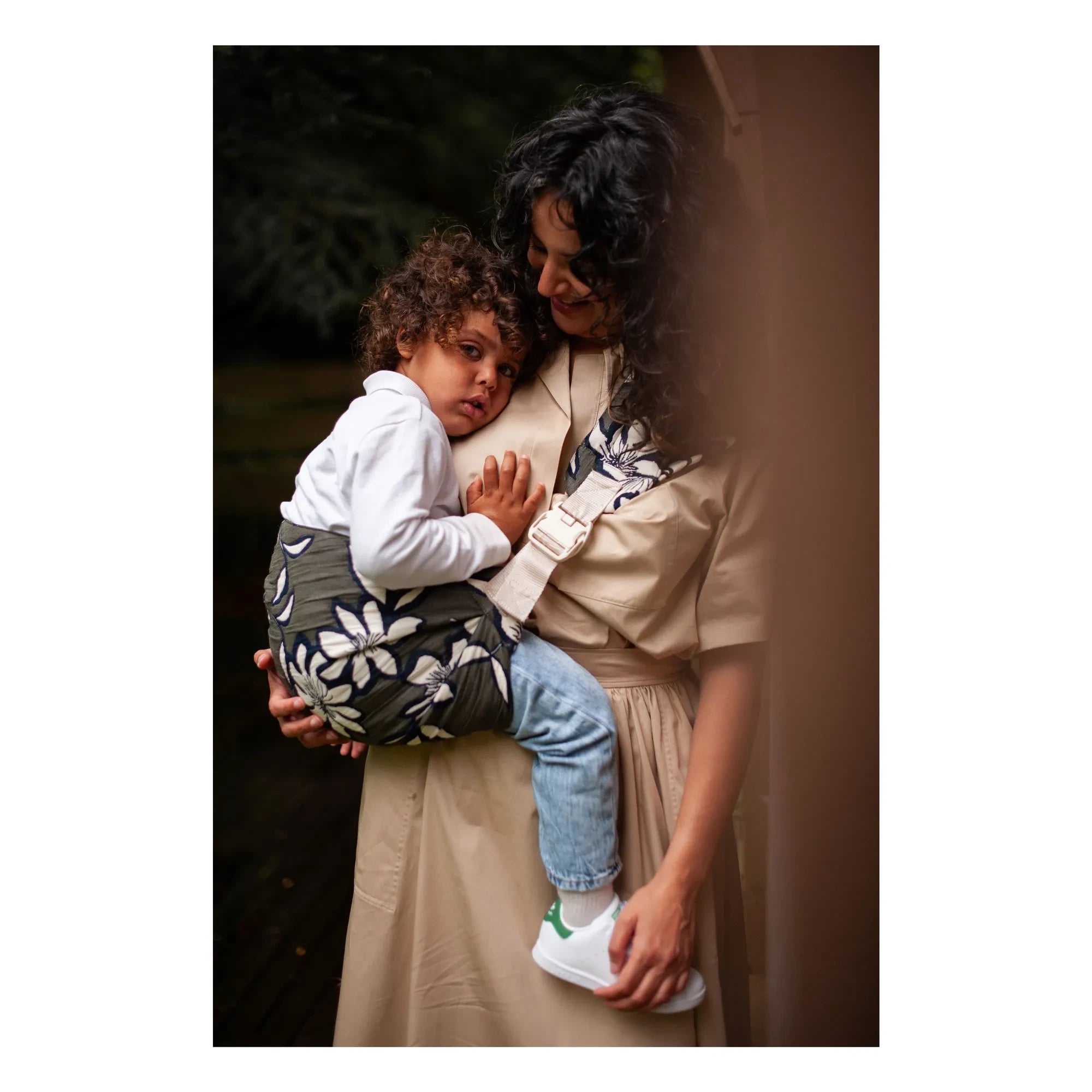 Mama Hangs - Mochila portabebés Carry & Walk | Caqui