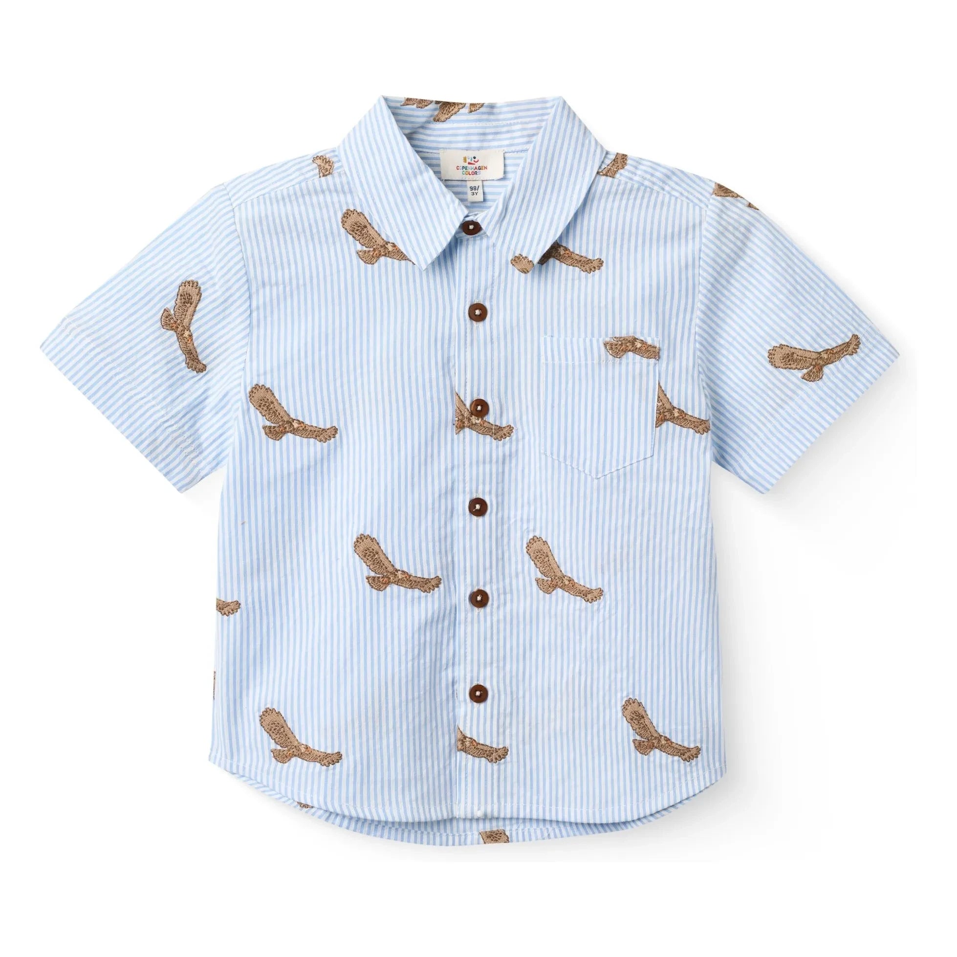 Copenhagen Colors - Camisa de seersucker de algodón orgánico a rayas con bordado de águila | Azul claro