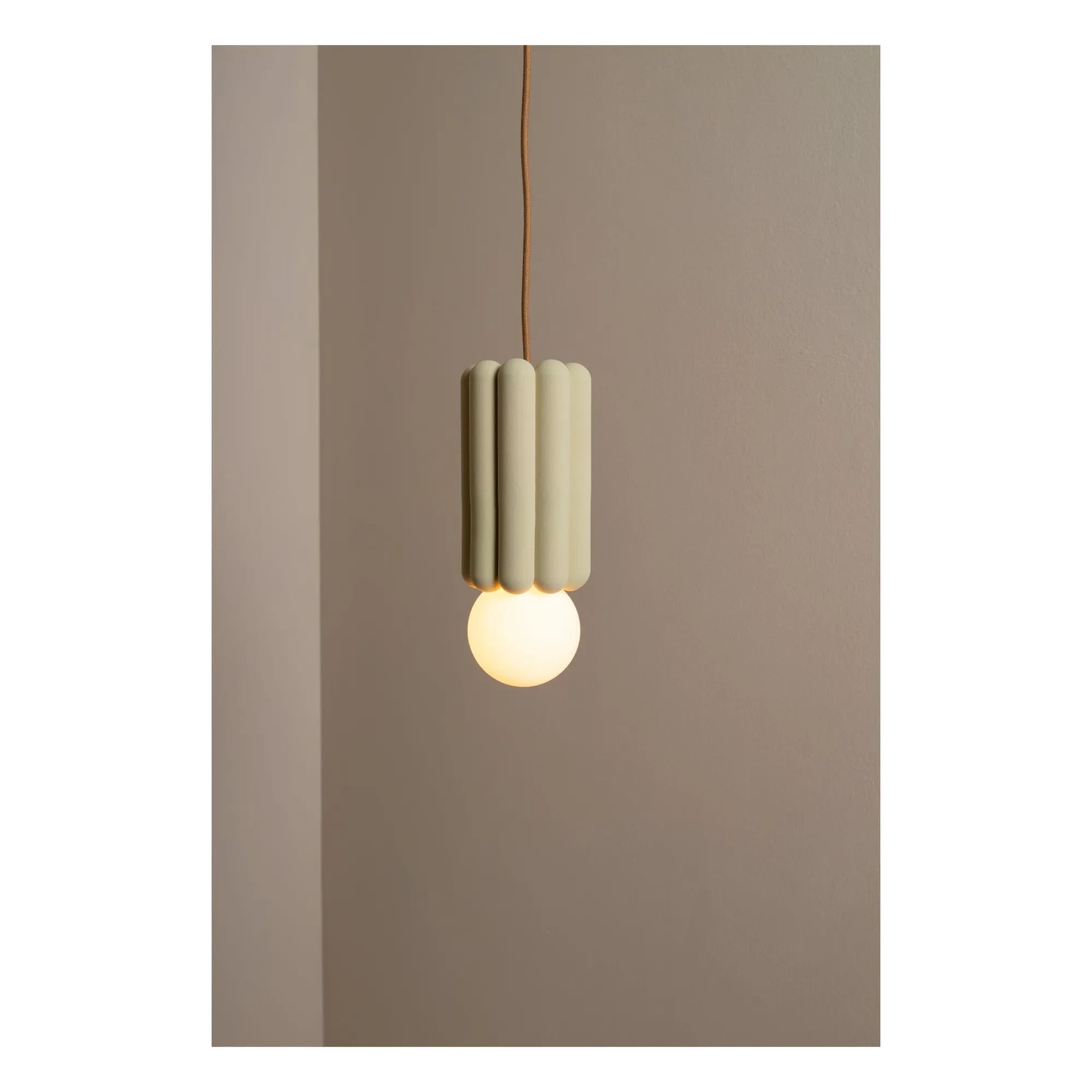 Schneid Studio - Lámpara colgante de cerámica Stucco 3 | Pistacho