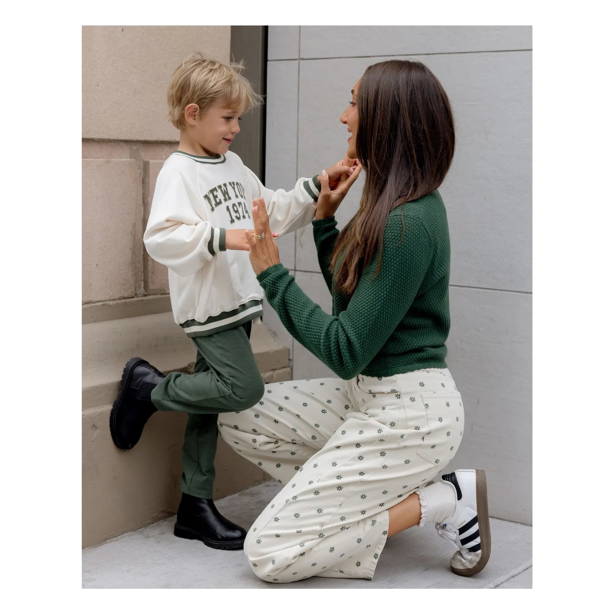 Rylee + Cru - Sudadera Raglán New York Mini | Crudo