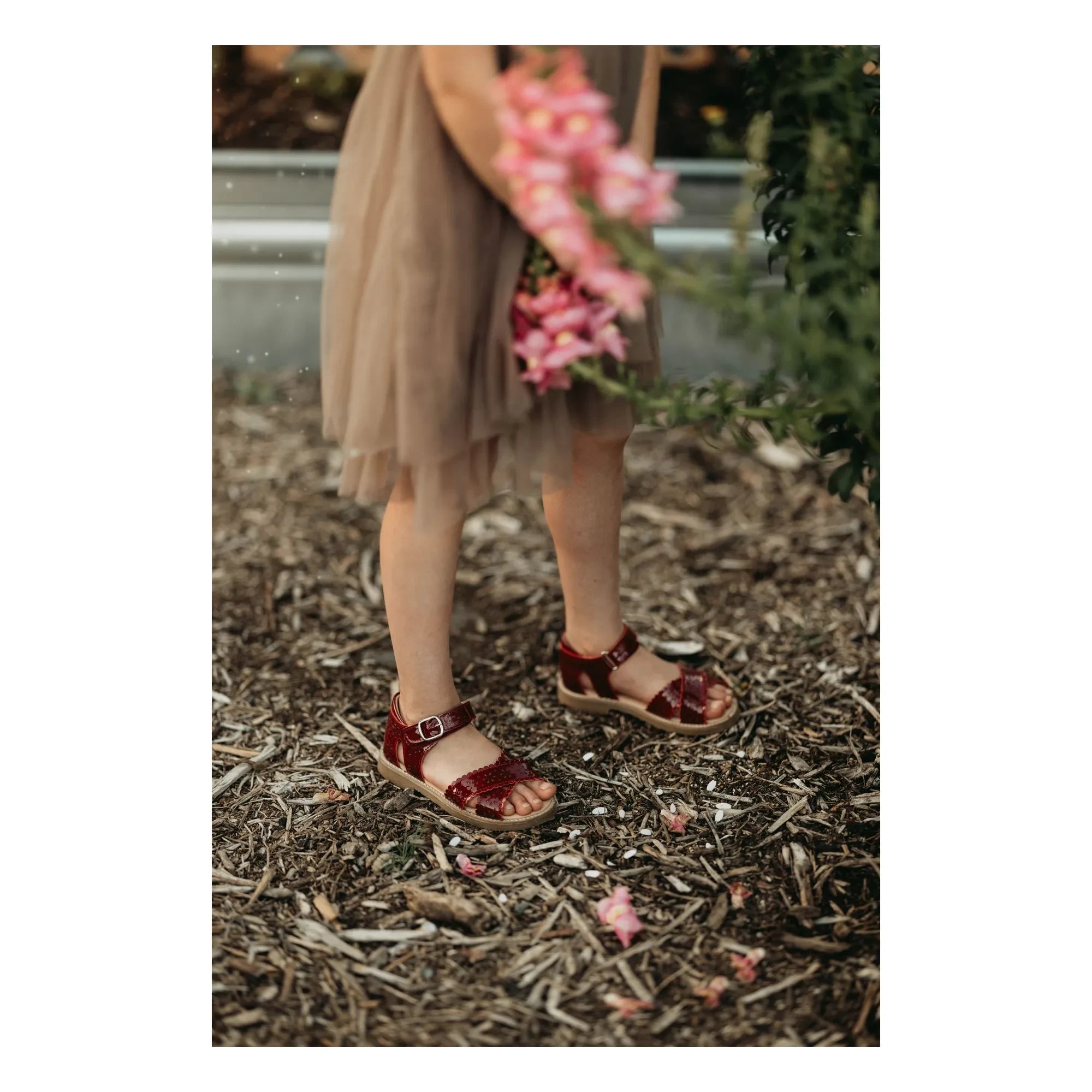 Petit Nord - Sandalias Scallop Flower | Rojo cereza