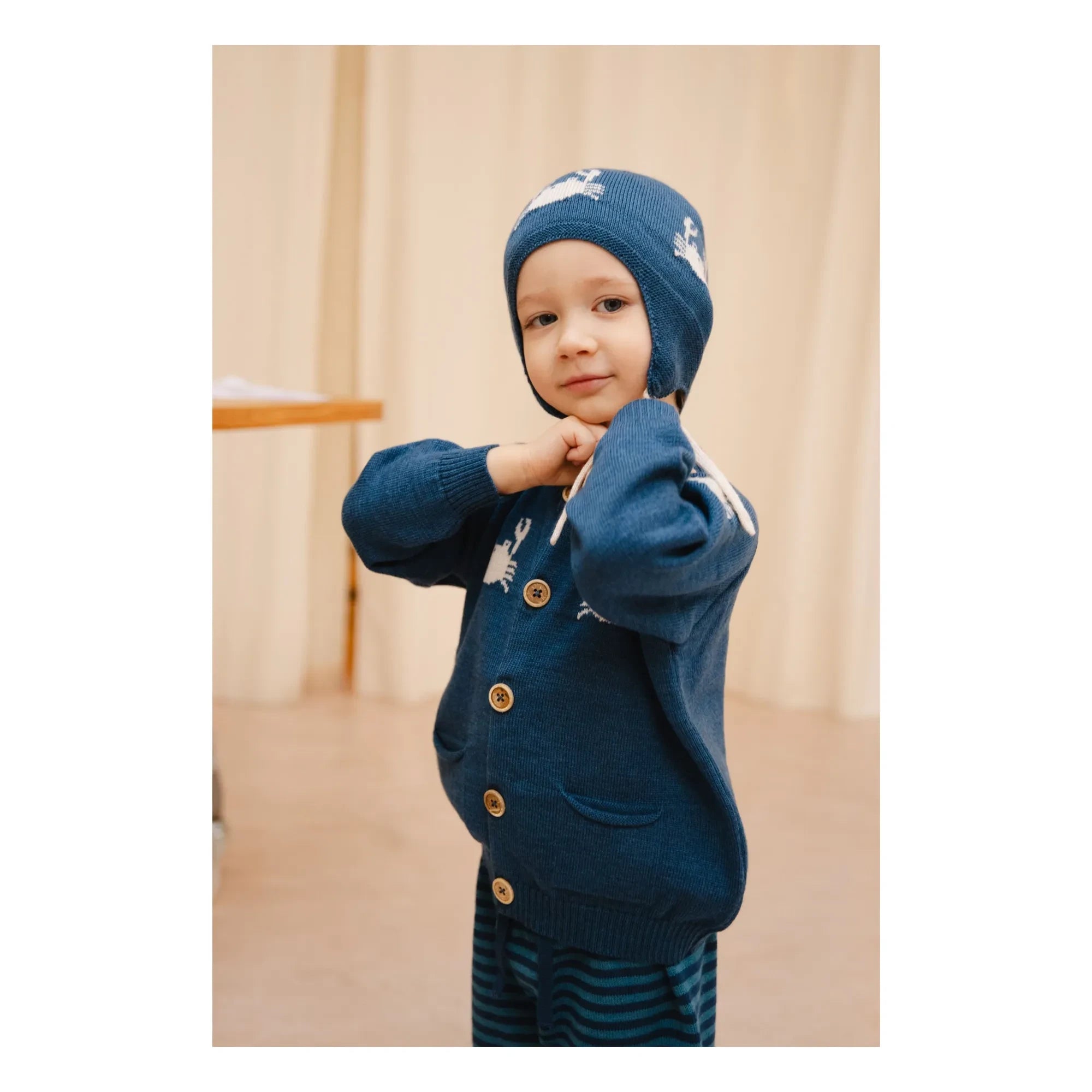 Bayiri - Gorro de lana merino "Dancing Crabs" | Azul