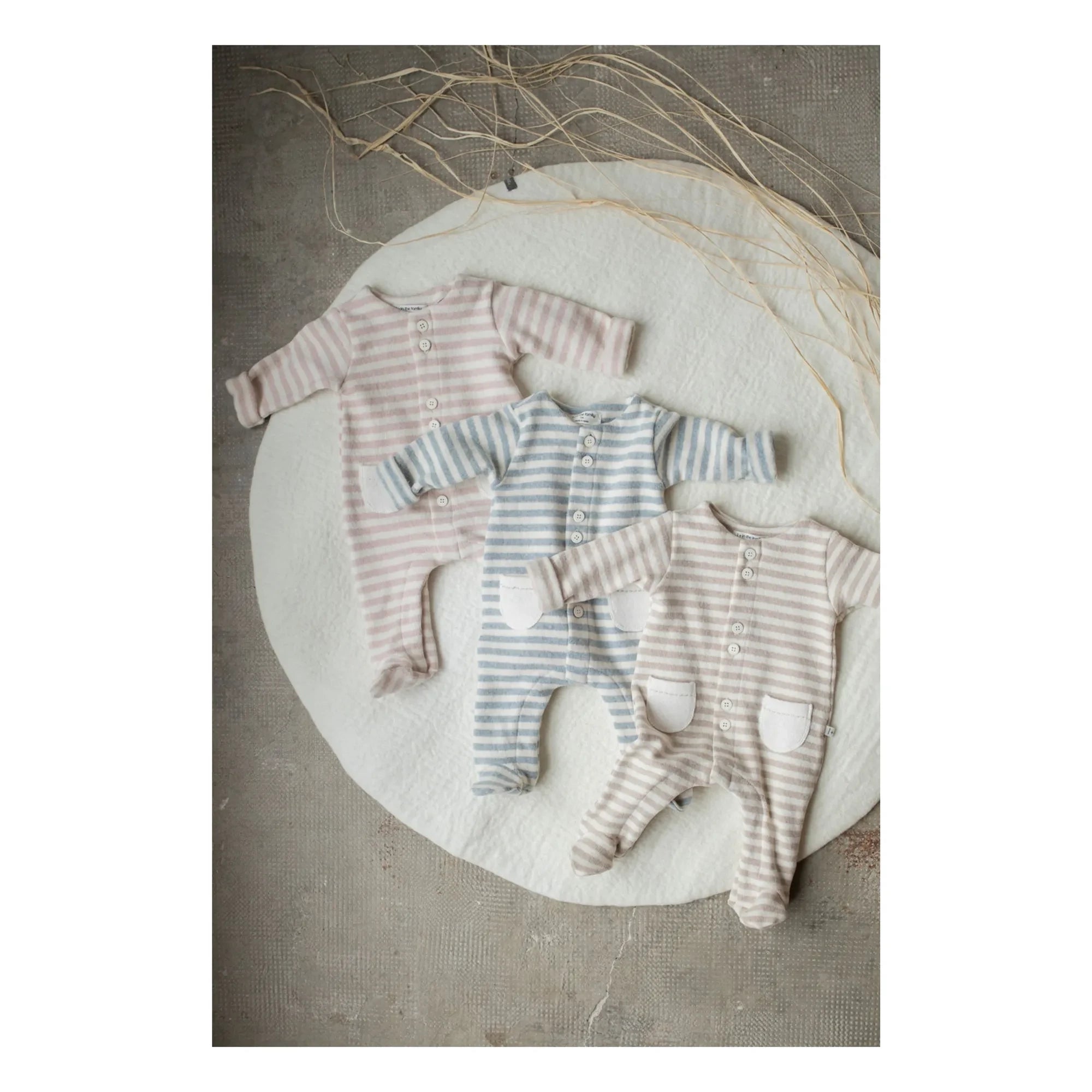1+ en la familia - Milo Pijama | Nude