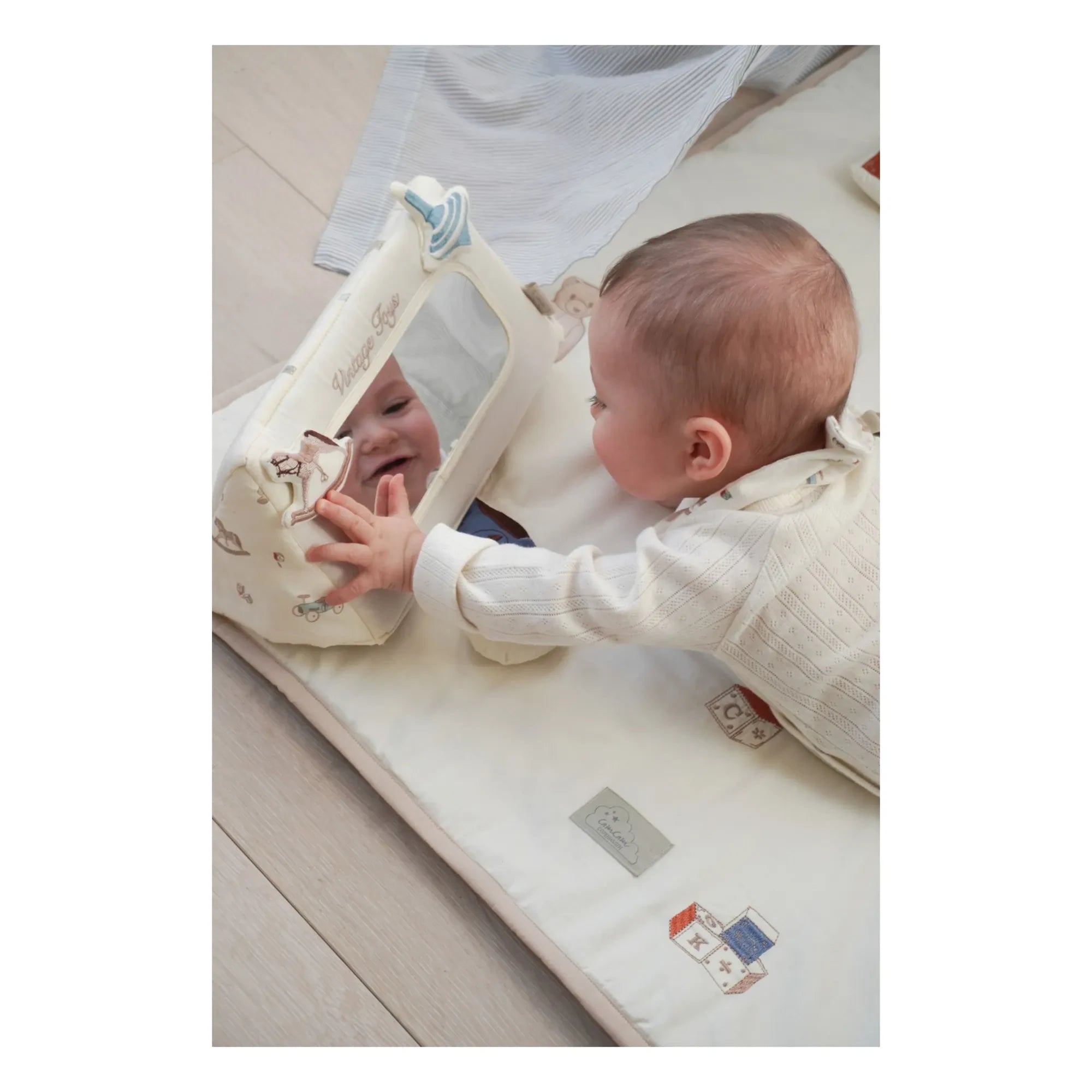 Cam Cam - Espejo de actividades Vintage Toys | Beige