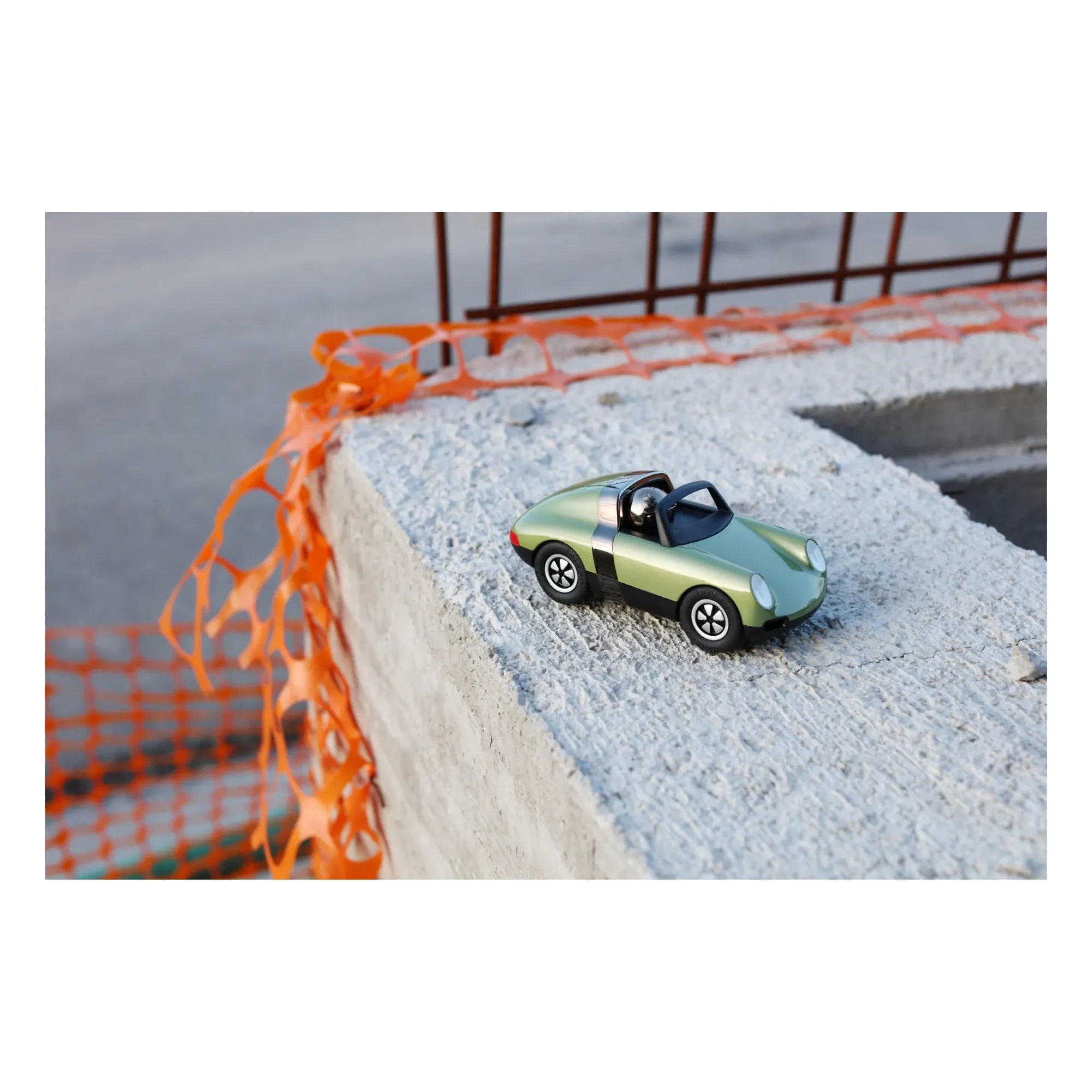 Playforever - Coche Luft | Verde oliva