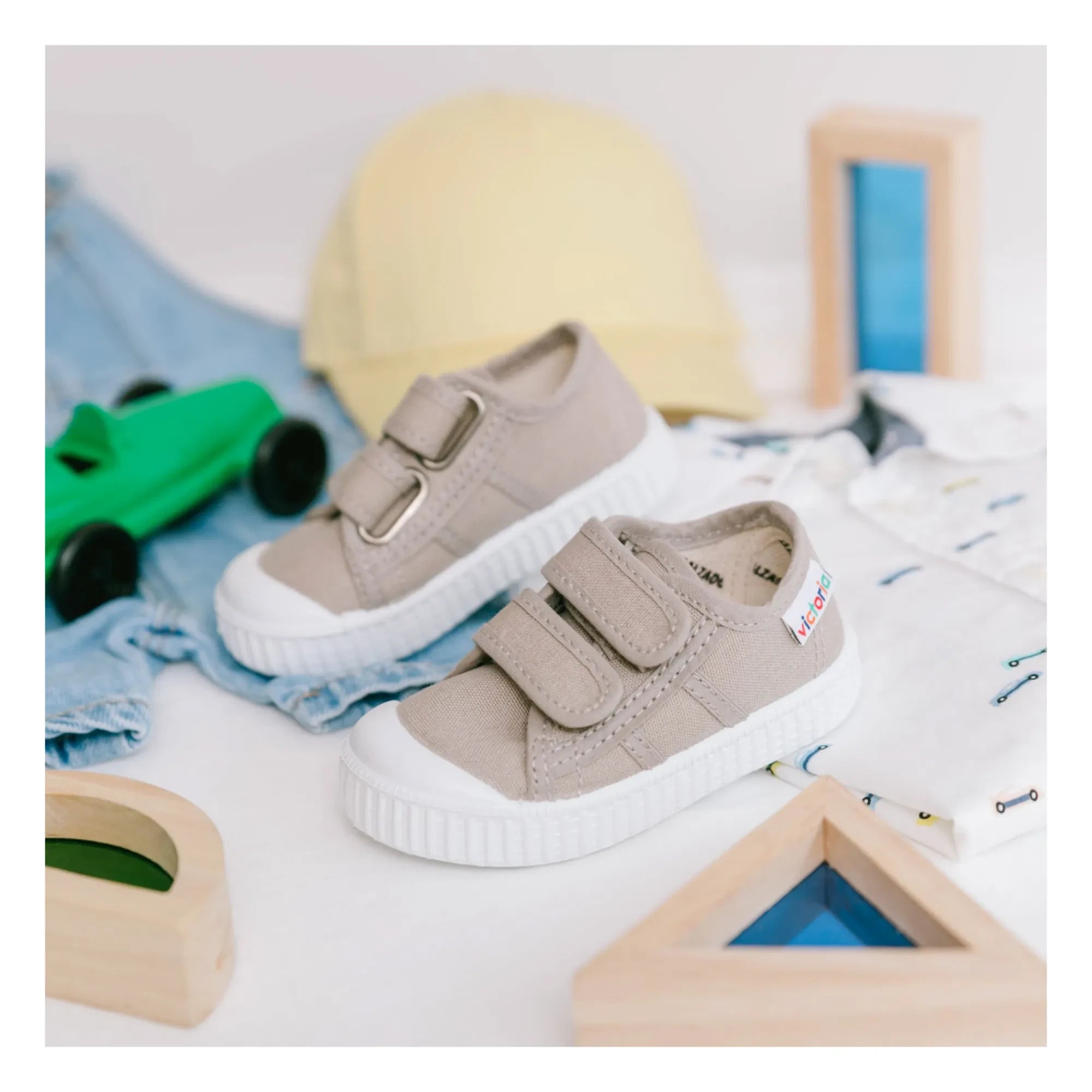 Victoria - Zapatillas Lona Tiras Velcro | Beige