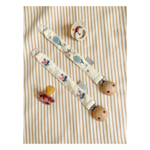 Cam Cam - Pinza para chupete bordada Dreamland | Azul claro
