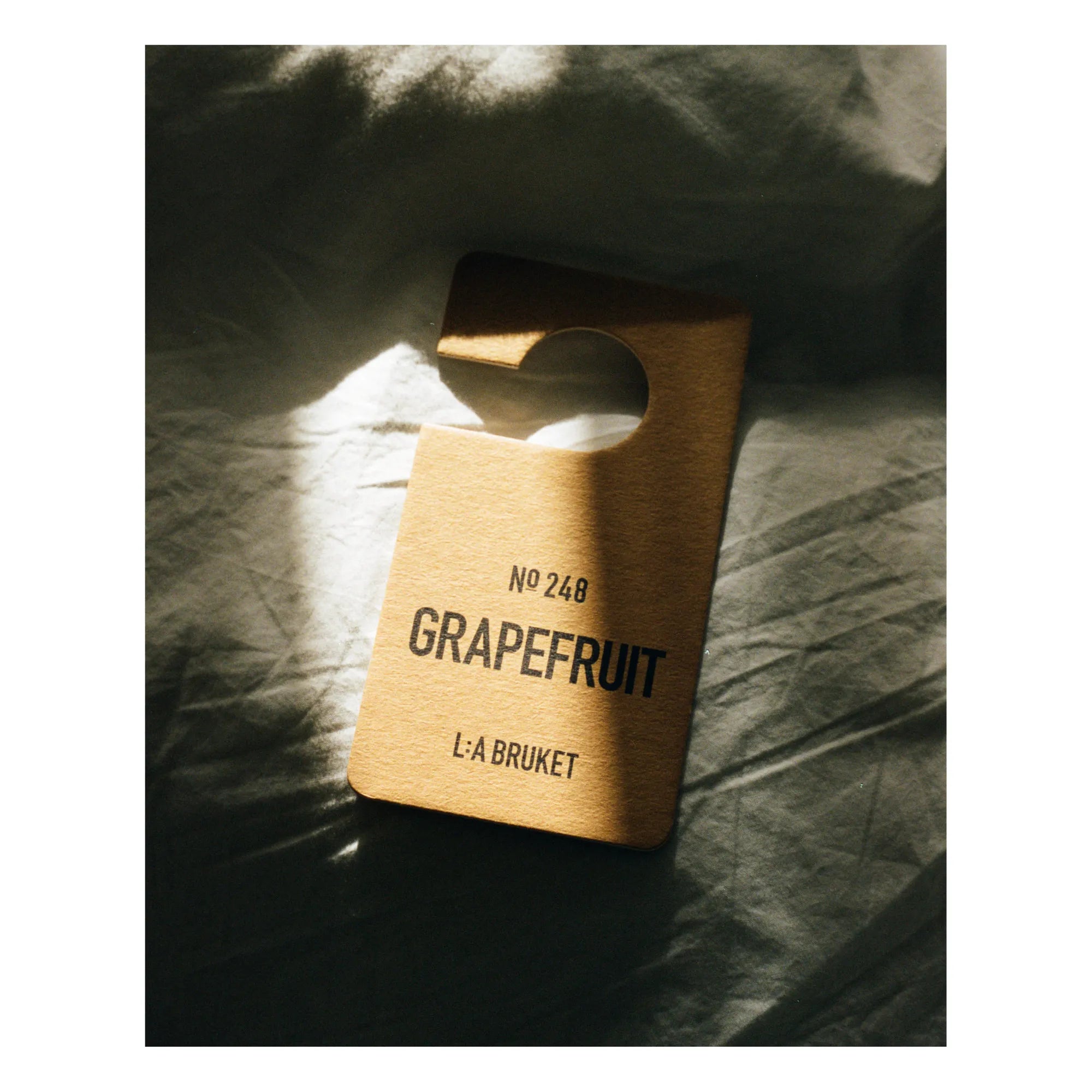 L:A BRUKET - Colgador con fragancia de pomelo 248