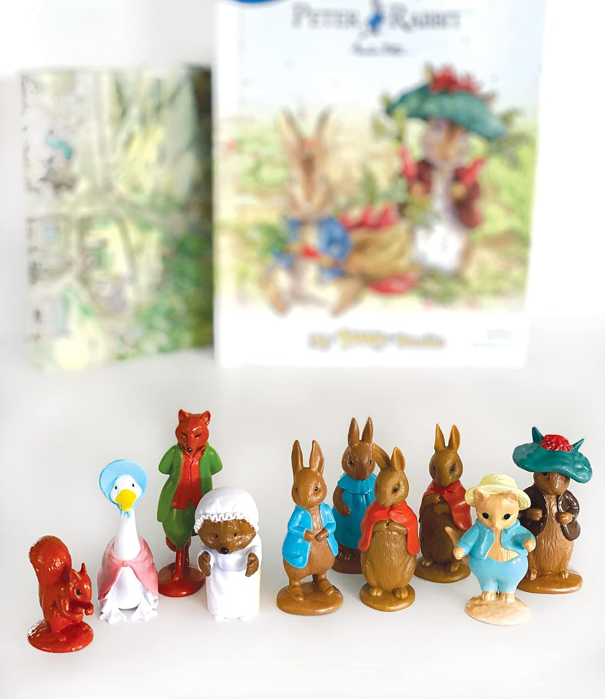 Phidal - Libro de actividades e historias en inglés con figura de Peter Rabbit