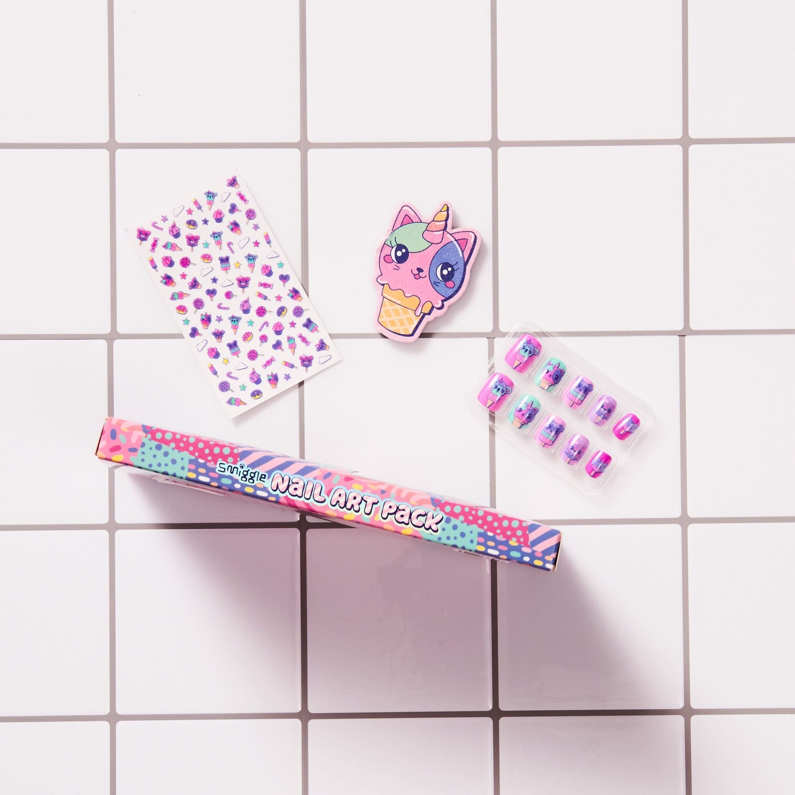 Smiggle - Uñas infantiles y pegatinas para uñas