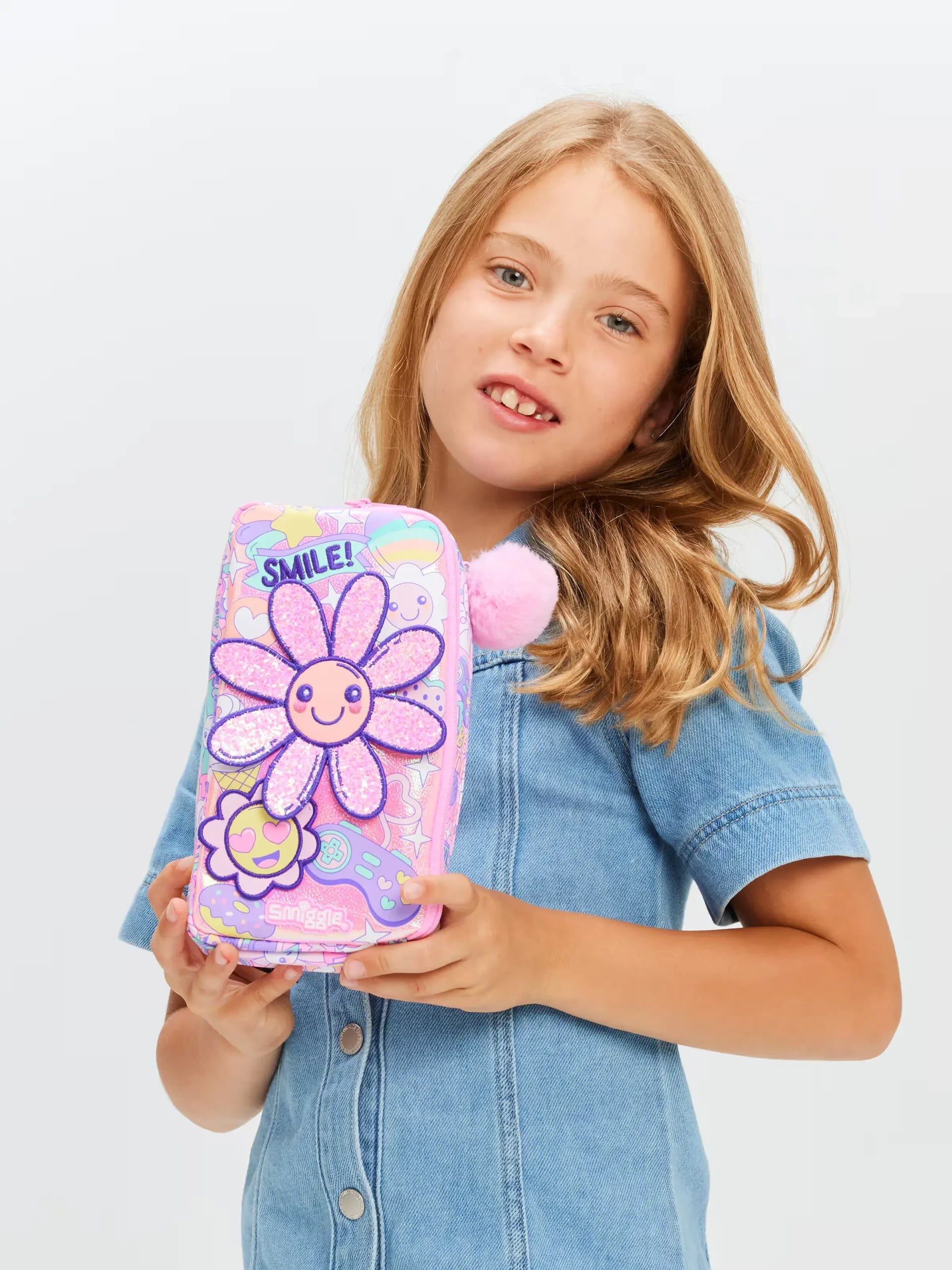 Smiggle - Estuche Portatodo de Bolsillo Personaje Aventuras Épicas