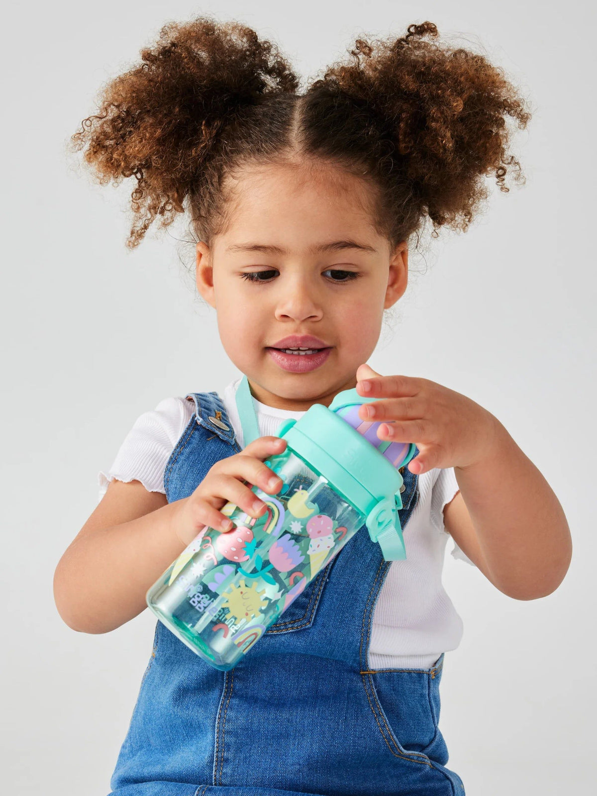 Smiggle - Botella de agua con pajita Glide Teeny Tiny 440ML sin BPA con correa