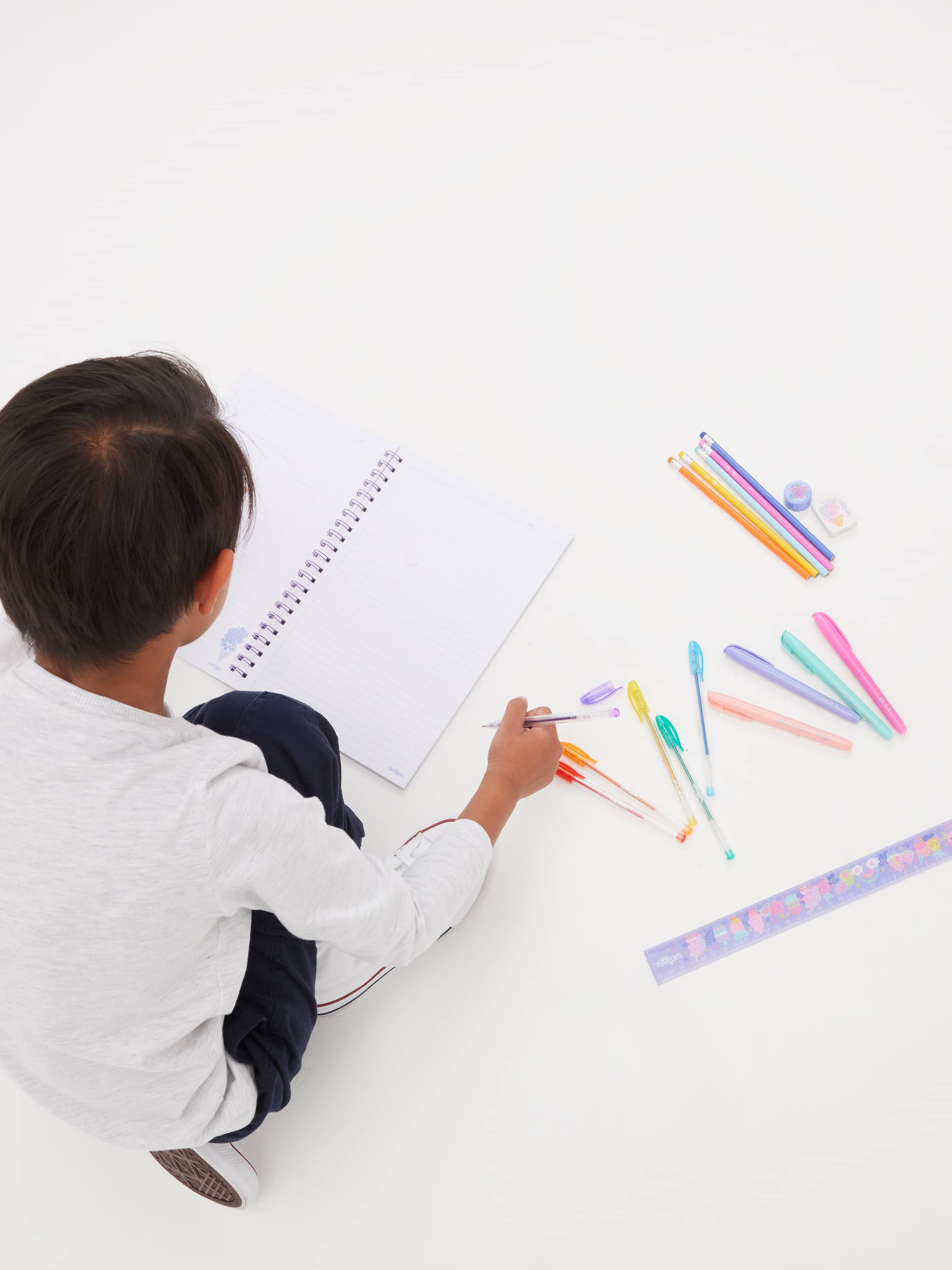 Smiggle - Set de Papelería Gigante Happy Tales de 22 Piezas