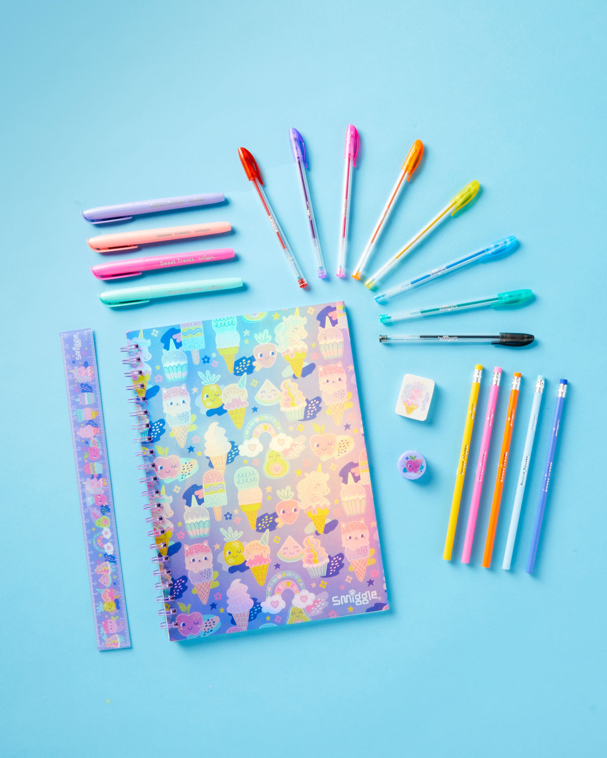 Smiggle - Set de Papelería Gigante Happy Tales de 22 Piezas
