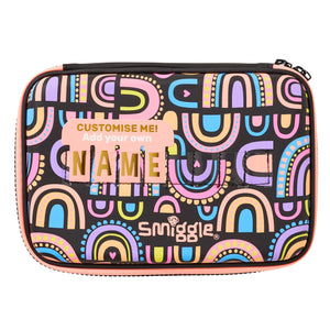 Smiggle - Estuche Rígido con Placa de Identificación