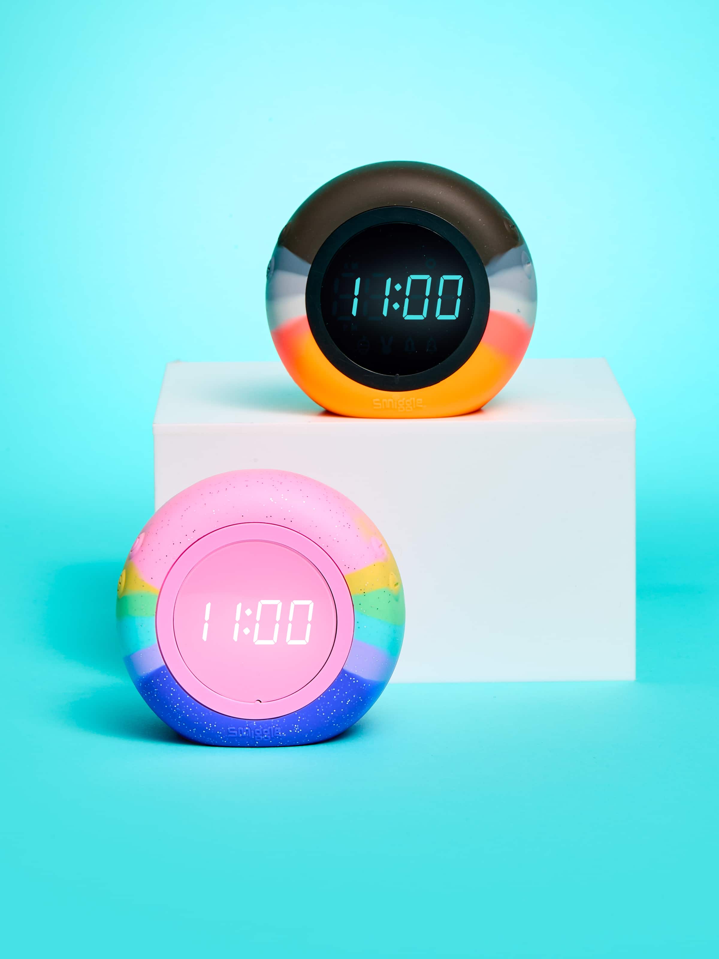 Smiggle - Reloj despertador digital redondo
