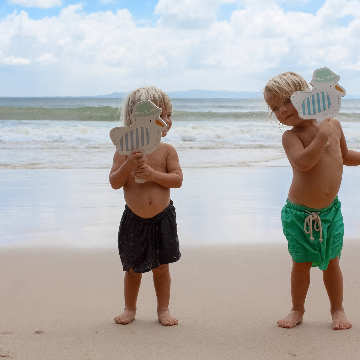 Sunnylife - Set de raquetas de tenis adhesivas de playa para niños