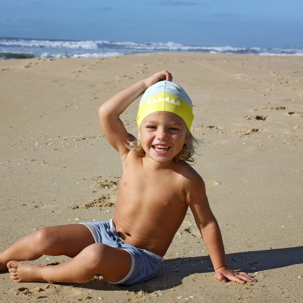 Sunnylife - Gorro de baño infantil con estampado de tiburón