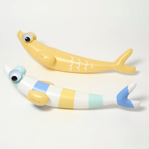 Sunnylife - Aleta de pez inflable, accesorio de natación para mar y piscina