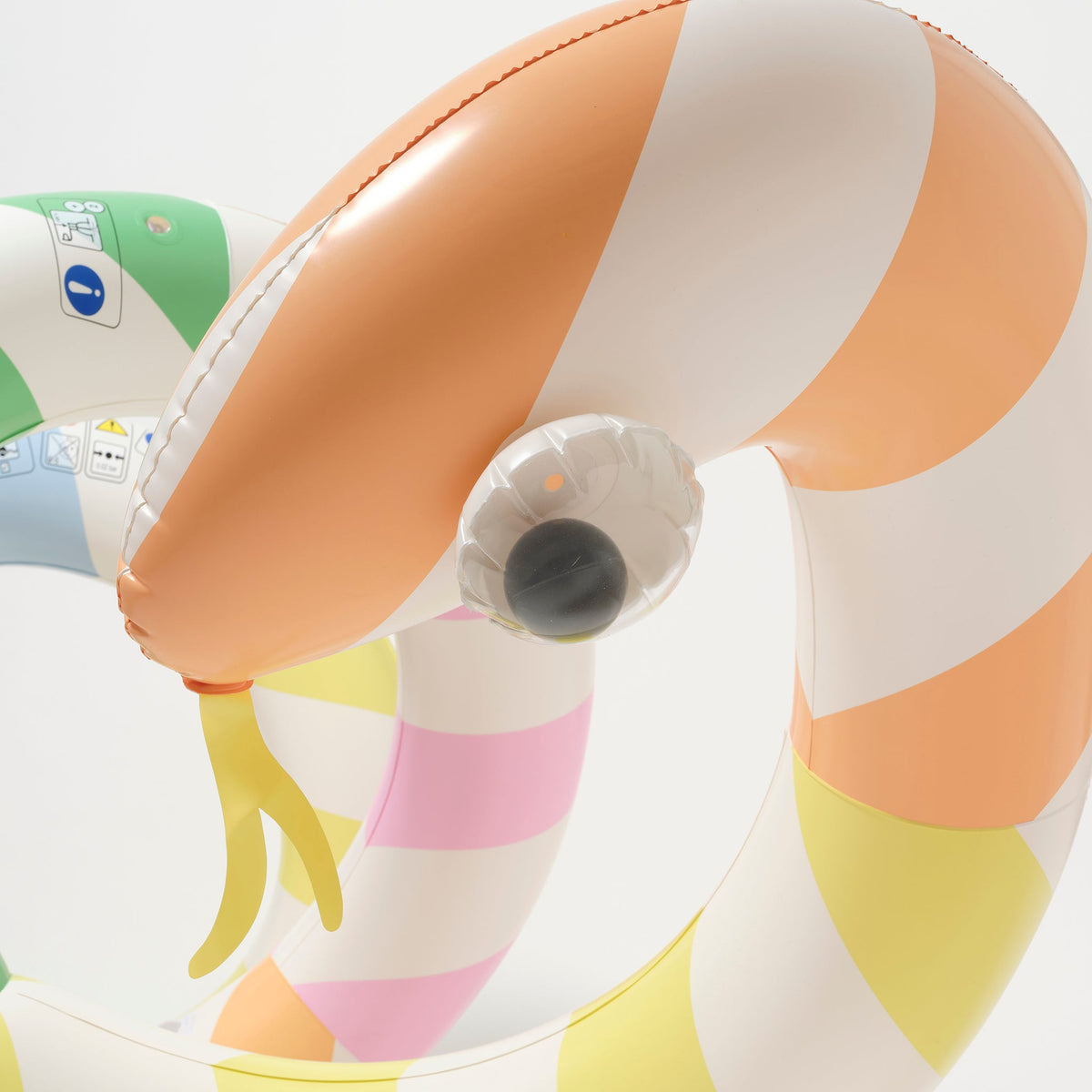 Sunnylife - Diversión en la piscina con la serpiente gigante inflable y tumbona