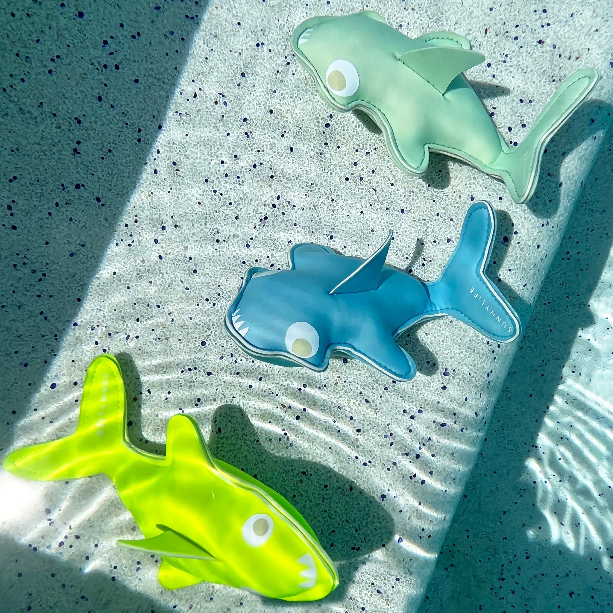 Sunnylife - Salty the Shark Juguetes de Buceo para Mar y Piscina
