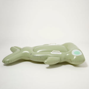 Sunnylife - Flotador de tiburón Salty the Shark para piscina y mar para niños