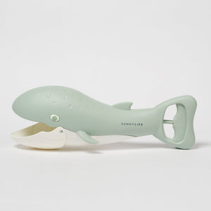 Sunnylife - Juguete de ballena verde para recoger arena