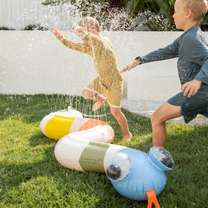 Sunnylife - Juego inflable de jardín con aspersor de agua Wild Multi